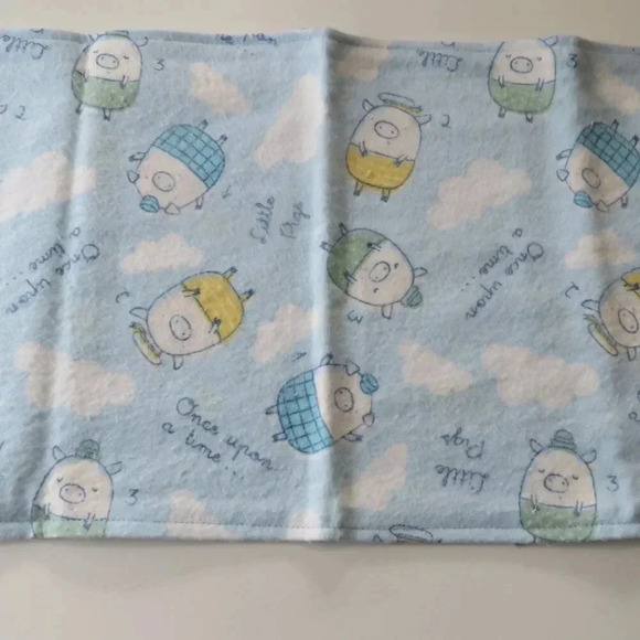 Flannel Burp Cloth, Reversible Little Pigs and Yellow Moons and Stars, Set of 3 - Picture 3 of 6